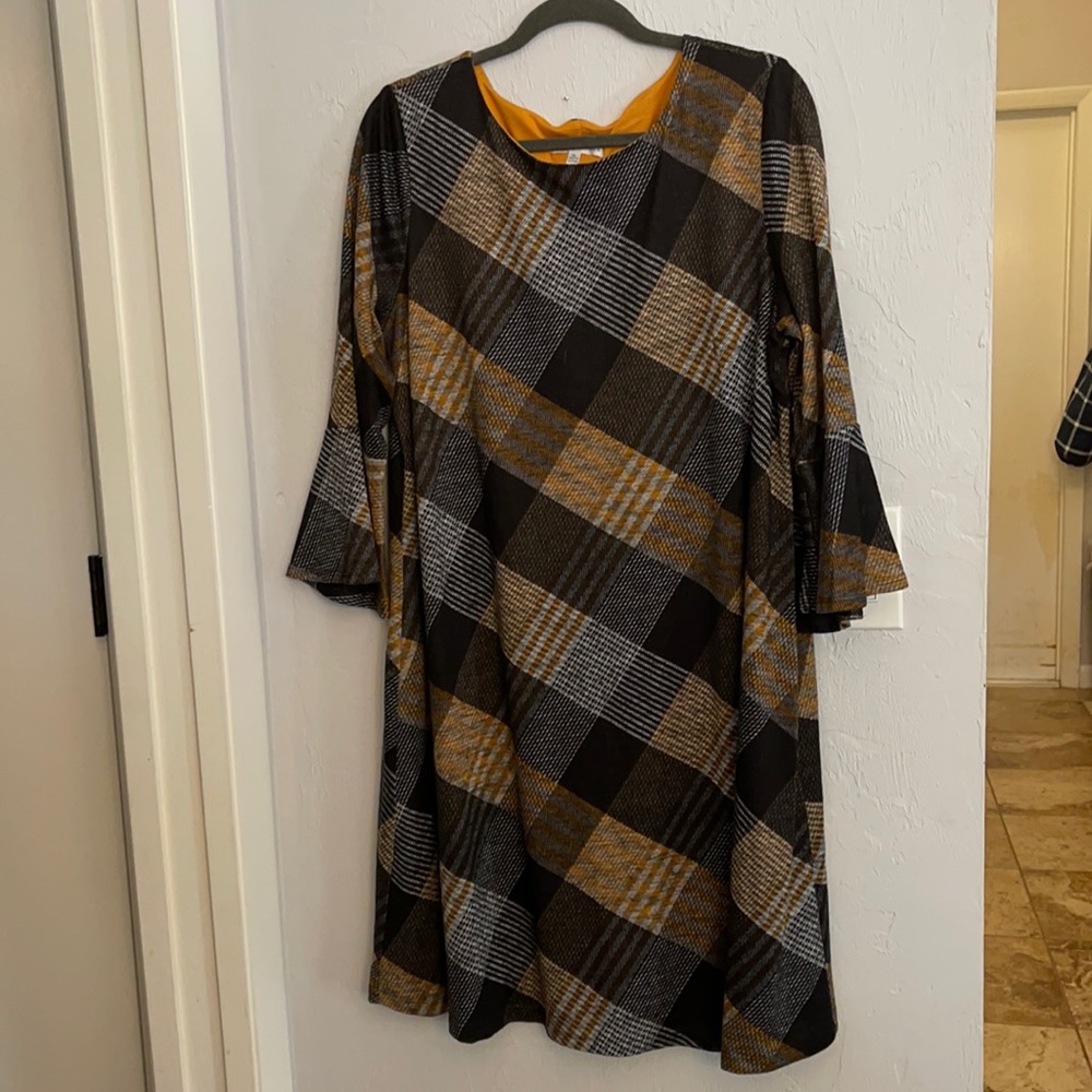 Black & Gold/Yellow Flare Sleeve Dress